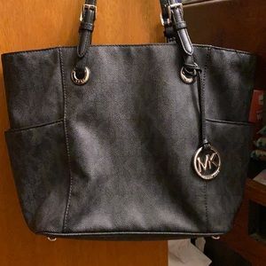Micheal Kors Jet Set Tote